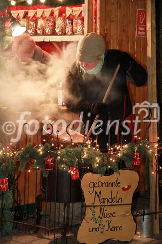 © fotodienst/Barbara Loschan – Wien, am 12.12.2012 – Gasslspieler-Konzert auf dem Altwiener Christkindlmarkt: Nach Jahren der intensiven Auseinandersetzung mit mittelalterlicher Musik arbeitete die Musikgruppe Gasslspieler im Herbst 07 an einem Weihnachtsprogramm. Ein Weihnachtsprogramm das einerseits durch die Auswahl der gespielten Stücke besticht, die von Volksliedern aus dem 15. Jhdt. über Kompositionen von Johann Sebastian Bach bis zu beliebten Klassikern wie Stille Nacht – Heilige Nacht reicht. Und andererseits durch den Klang der großteils selbstgebauten mittelalterlichen Instrumente bezaubert. Mehr Infos auf http://www.gasslspieler.at/
