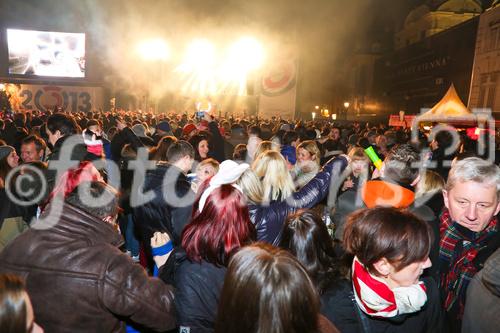  (c) fotodienst/Katharina Schiffl - Wien, am 31.12.2012 - Beim 23. Wiener Silvesterpfad am Hof feiert Ö3 mit tausenden Begeisterten ins neue Jahr.