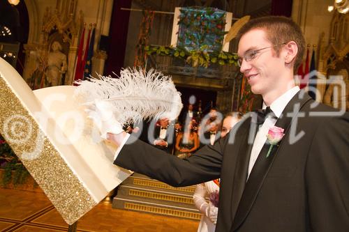 Der Blumenball ist eine traditionelle Tanzveranstaltung. Schon in den 1920er-Jahren erfreute sich dieses Tanzvergnügen großer Beliebtheit. Der Blumenball begann seine Geschichte als Blumenkränzchen der Wiener Stadtgärtnerinnen und - gärtner im Prater. 
Mittelpunkt des Blumenballs ist der klassische Tanz. Die Ballsäle werden mit unzähligen Blumenarrangements nach dem jählich änderten Thema von den Wiener Stadtgärtenerinnen und -gärtner geschmückt. Zahllose Blüten verbreiten unverwechselbaren Frühlingsduft. 
