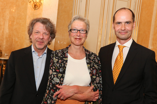  (c) fotodienst / Katharina Schiffl - Wien, am 16.05.2013 - Die Überreichung der Urkunde über die Verleihung des Berufstitels Professor an Johannes Faber und des Österreichischen Ehrenkreuzes für Wissenschaft und Kunst an Mag. Peter Bogner wird feierlich mit der Laudatio von Dompfarrer Toni Faber und Architekt Prof. DI Manfred Nehrer untermalt.