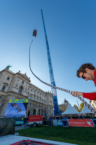 Bungee Jumping: Weltrekordsprung mit implantierter Linse