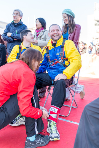 Bungee Jumping: Weltrekordsprung mit implantierter Linse