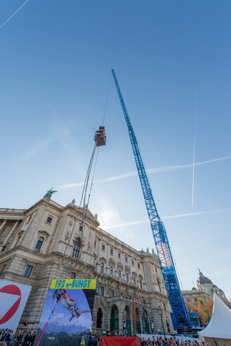 Bungee Jumping: Weltrekordsprung mit implantierter Linse