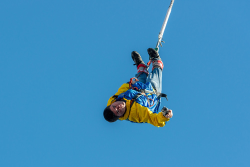 Bungee Jumping: Weltrekordsprung mit implantierter Linse