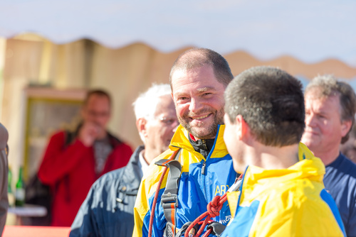 Bungee Jumping: Weltrekordsprung mit implantierter Linse