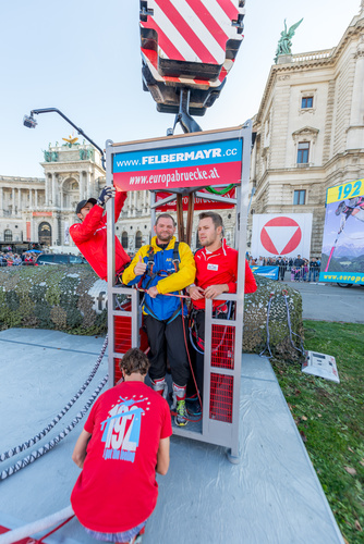 Bungee Jumping: Weltrekordsprung mit implantierter Linse