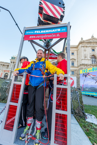 Bungee Jumping: Weltrekordsprung mit implantierter Linse