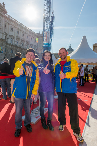 Bungee Jumping: Weltrekordsprung mit implantierter Linse