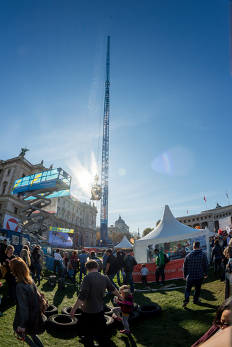 Bungee Jumping: Weltrekordsprung mit implantierter Linse