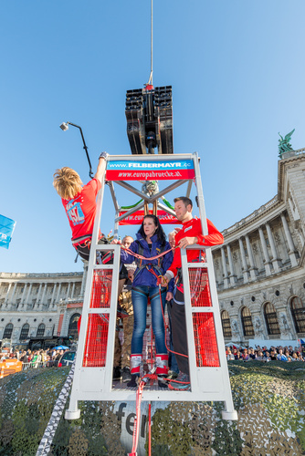 Bungee Jumping: Weltrekordsprung mit implantierter Linse