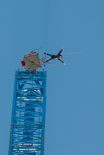 Bungee Jumping: Weltrekordsprung mit implantierter Linse