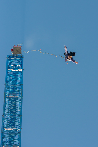 Bungee Jumping: Weltrekordsprung mit implantierter Linse