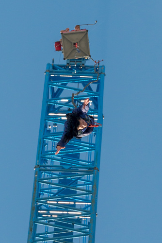 Bungee Jumping: Weltrekordsprung mit implantierter Linse