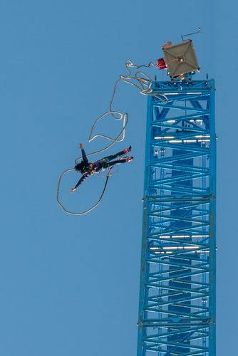 Bungee Jumping: Weltrekordsprung mit implantierter Linse