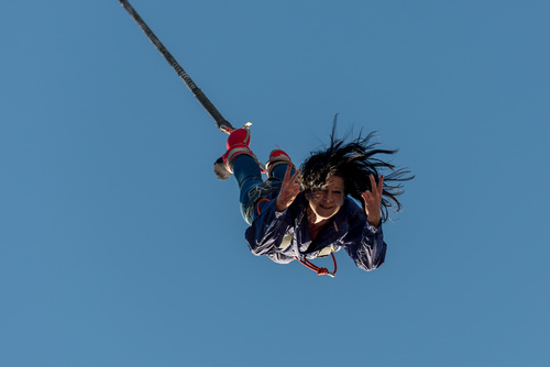 Bungee Jumping: Weltrekordsprung mit implantierter Linse