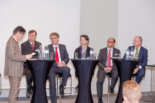 Österreichs Tourismusforschung braucht einen Neustart. Darüber waren sich die Teilnehmer einer Podiumsdiskussion des Travel Industry Clubs Austria Freitag abend in Wien einig. Konkret wurden Forschungsförderungsmittel für touristische Grundlagenforschung, eine eigene Programmlinie und die Nachbesetzung des Lehrstuhls für Tourismus und Freizeitwirtschaft gefordert. Im Bild: Moderator Michael Kerbler, Kondeor-Geschäftsführer Dietmar Kepplinger, FH-Professor Georg Christian Steckenbauer, FH-Bereichsleiterin Daniela Wagner, Modul University Rektor Karl Wöber und Statistik Austria Experte Peter Laimer.