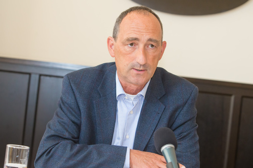 Im Bild: Günther Lutschender (Geschäftsführer des Fundraising Verbands Austria und Initiator der Aktion)