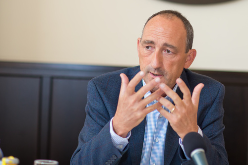 Im Bild: Günther Lutschender (Geschäftsführer des Fundraising Verbands Austria und Initiator der Aktion)