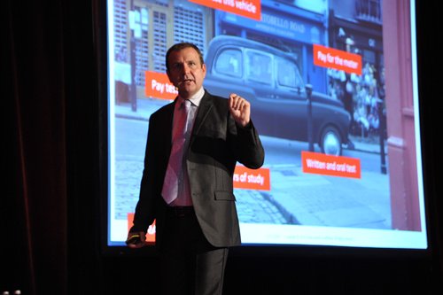 Oracle Day 2014: Digitale Umbrüche verändern die Welt. Foto: Keynote-Speaker Andrew Sutherland, Senior Vice President Business Development Oracle EMEA