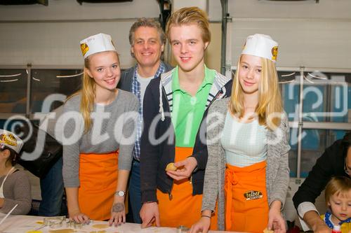 Kekse backen bei FELBER - Handwerk erleben, Spaß haben, sich auf Weihnachten freuen! Die Bäckerei Felber bietet Workshops, Kinderfeste und Kuchenbacken mit der ganzen Familie, bis zu 15 Kinder in der Gruppe. Voranmeldungen direkt in jeder Filiale oder unter Tel. 01/2922907 Die selbstgebackenen Kekse dürfen natürlich mit nach Hause genommen werden. Ort: Bäckerei Felber