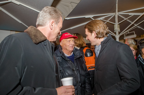 Aussenminister Sebastian Kurz lud zum Punsch & Maroni Advent-Abend ein.