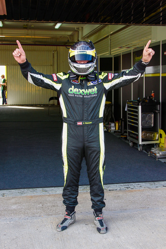 Eine Pole Position, zwei 7. Plätze in der Spitzengruppe Elite 1 und ein Stockerlplatz (P3) in der Elite 2: Das erste Rennwochenende von dexwet mit dem Renauer Motorsport Team in der NASCAR Euro Serie im spanischen Valencia hat selbst die kühnsten Erwartungen übertroffen. 