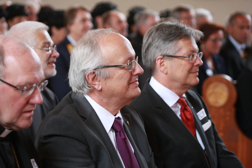 In Anwesenheit von Prominenz aus Politik, Wirtschaft, Medien, Kultur und Kirchen sowie zahlreicher Denker und Philosophen wurden die ersten Europäischen Toleranzgespräche am Freitag, 22. Mai 2015, im Kärntner Bergdorf Fresach eröffnet. Im Bild: Bischof Alois Schwarz, Bischof Michael Bünker, Landeshauptmann Peter Kaiser.