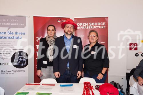 Internet of Things, Digitalisierung, M2M und Industrie 4.0 beschreiben neue Technologien, die unsere Wirtschaft und unser Leben verändern.