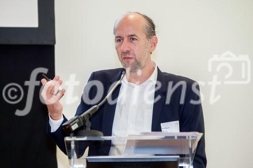 Internet of Things, Digitalisierung, M2M und Industrie 4.0 beschreiben neue Technologien, die unsere Wirtschaft und unser Leben verändern. Im Bild: Herbert Kling (meinungsraum.at)