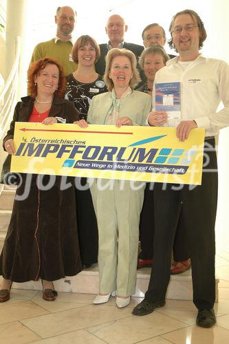 Die Vereine Aegis Österreich und Schweiz informieren über Gefahren und Schäden durch Impfungen. Die seit einigen Jahren wachsende Zahl der empfohlenen Impfungen, stimmt viele Eltern nachdenklich. Einseitige Information und rapide Zunahme von neuen Impfstoffen führen dazu, dass sich Verbraucher eingehender mit dem Thema auseinandersetzen.