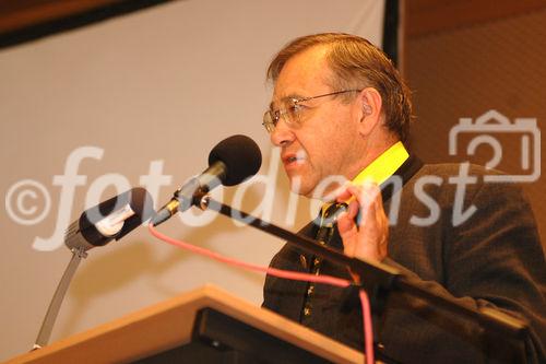 Dr. med. Johann Loibner
Die Vereine Aegis Österreich und Schweiz informieren über Gefahren und Schäden durch Impfungen. Die seit einigen Jahren wachsende Zahl der empfohlenen Impfungen, stimmt viele Eltern nachdenklich. Einseitige Information und rapide Zunahme von neuen Impfstoffen führen dazu, dass sich Verbraucher eingehender mit dem Thema auseinandersetzen.