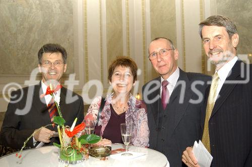 Konzert im Festsaal der Industriellenvereinigung. Foto ganz rechts: Dkfm.Dr. Franz Hofbauer (Generaldirektor Alcatel Austria AG) mit Gästen.                               