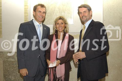 Konzert im Festsaal der Industriellenvereinigung. Foto ganz rechts: Dkfm.Dr. Franz Hofbauer (Generaldirektor Alcatel Austria AG) mit Gästen.                               