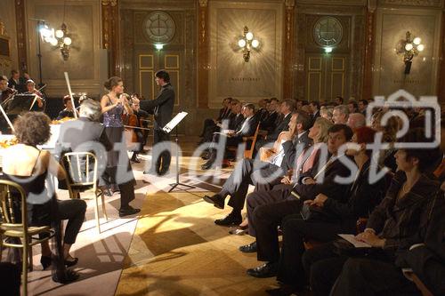 Konzert im Festsaal der Industriellenvereinigung. Foto: mit Dirigent Pierre Hoppé, Solistin Birgit Ramsl und dem Ensemble der Philharmonia Wien.