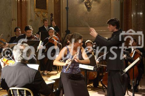  Konzert im Festsaal der Industriellenvereinigung. Foto: mit Dirigent Pierre Hoppé, Solistin Birgit Ramsl und dem Ensemble der Philharmonia Wien.                              