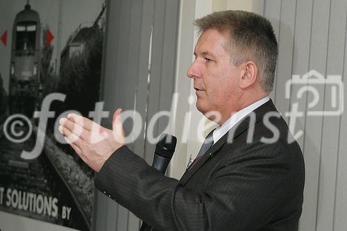 (C) fotodienst/Anna Rauchenberger - Wien 30.03.2006 - Alcatel zeigten gemeinsam mit der ÖBB Holding bei einer Hausmesse die aktuellsten Innovationen. FOTO: DI DR. Alfred Veider (General Manager Transport Solutions Division/TSD, Alcatel Austria).