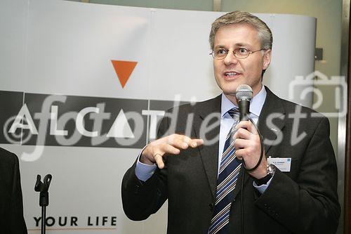 (C) fotodienst/Anna Rauchenberger - Wien 30.03.2006 - Alcatel zeigte bei einer Hausmesse die aktuellsten Innovationen. FOTO: Helmut-Klaus Schimany (MSc, Strategische Steuerung, ÖBB-Holding AG)