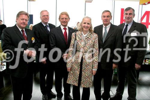 Presseveranstaltung zum Tag des Kaffees 2005, v.l.: Harald J. Mayer (Generaldirektor Eduscho Austria), Helmut A. Grafinger (Geschäftsführung Kaffee u. Teeverband), Dr. Peter Reinecke (Generaldir. Kraft Foods Österreich), Mag. Jeannette Skrbensky-Meinl (Julius Meinl Austria), Kommerzialrat Gerd Schütz (Präsident d. Österreichischen Kaffee- und Tee Verbandes), Andrew Demmer (Demmer Handelsges.m.b.H)