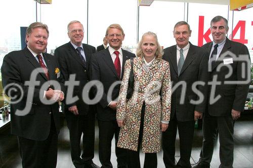 Presseveranstaltung zum Tag des Kaffees 2005, v.l.: Harald J. Mayer (Generaldirektor Eduscho Austria), Helmut A. Grafinger (Geschäftsführung Kaffee u. Teeverband), Dr. Peter Reinecke (Generaldir. Kraft Foods Österreich), Mag. Jeannette Skrbensky-Meinl (Julius Meinl Austria), Kommerzialrat Gerd Schütz (Präsident d. Österreichischen Kaffee- und Tee Verbandes), Andrew Demmer (Demmer Handelsges.m.b.H)