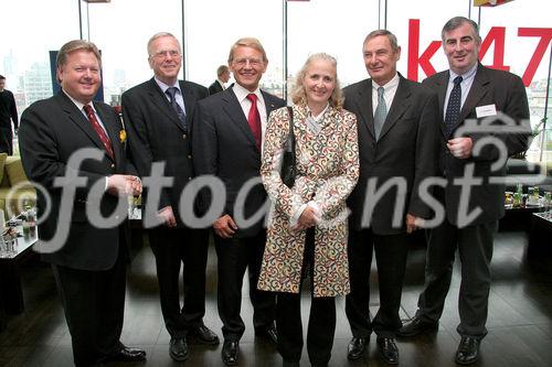 Presseveranstaltung zum Tag des Kaffees 2005, v.l.: Harald J. Mayer (Generaldirektor Eduscho Austria), Helmut A. Grafinger (Geschäftsführung Kaffee u. Teeverband), Dr. Peter Reinecke (Generaldir. Kraft Foods Österreich), Mag. Jeannette Skrbensky-Meinl (Julius Meinl Austria), Kommerzialrat Gerd Schütz (Präsident d. Österreichischen Kaffee- und Tee Verbandes), Andrew Demmer (Demmer Handelsges.m.b.H)