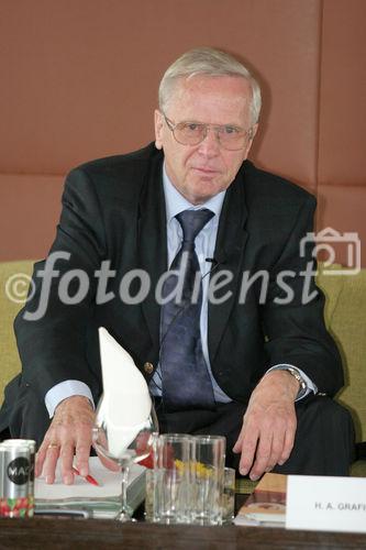 Presseveranstaltung zum Tag des Kaffees 2005: Helmut A. Grafinger (Geschäftsführung Kaffee u. Teeverband)