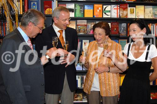 Michael Obermeyer (GF Reichl & Partner), Josef Pretzl (GF Thalia), Mag. Maria Hasenöhrl (Inhaberin Wagner!sche Buchhandlung), Mag. Sabine Brenner (GF Wagner!sche Buchhandlung)