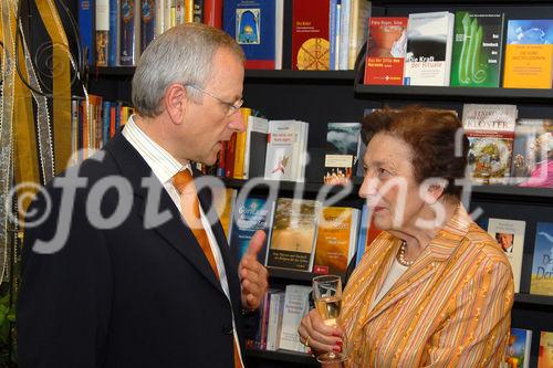 Josef Pretzl (GF Thalia), Mag. Maria Hasenöhrl (Inhaberin Wagner!sche Buchhandlung)