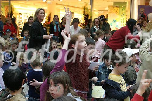 (C) fotodienst/Anna Rauchenberger - Wien 06.04.2006 -  Kinderbuchwoche bei Thalia.at: Thomas Brezina liest Kostproben aus seinen aktuellen Büchern. 