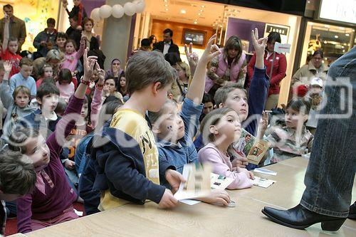 (C) fotodienst/Anna Rauchenberger - Wien 06.04.2006 -  Kinderbuchwoche bei Thalia.at: Thomas Brezina liest Kostproben aus seinen aktuellen Büchern. 