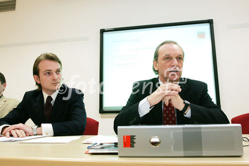 (C) fotodienst/Paul Hamm GmbH - Linz 08.03.2006 - Blaha Büromöbel auf Expansionskurs - Stärkere Marktdurchdringung in Oberösterreich als erstes Ziel. FOTO v.l.:  Mag. Marcus HAAS (Leitung Marketing & Verkauf Blaha), Ing. Mag. Friedrich BLAHA (Geschäftsführer Blaha)
