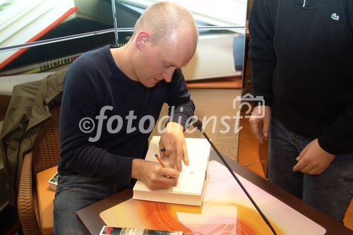 Bild: Arno Geiger Signierung, Lesung Arno Geiger bei Thalia Linz, Foto: www.iManufaktur.at