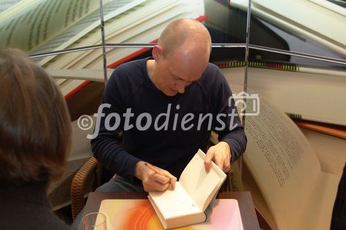 Bild: Arno Geiger Signierung, Lesung Arno Geiger bei Thalia Linz, Foto: www.iManufaktur.at