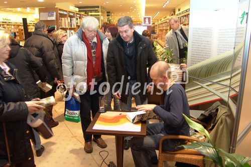 Bild: Arno Geiger Signierung, Lesung Arno Geiger bei Thalia Linz, Foto: www.iManufaktur.at