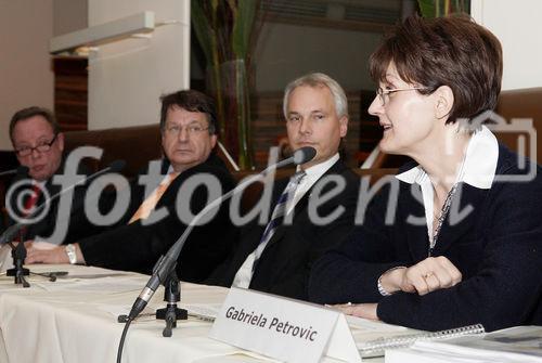 (c) fotodienst/Dan Carabas - Wien 06.11.07 - BV. Speakers Lounge des Österreichischen Generikaverbandes (OEGV) - FOTO v.li.: Franz Bittner, Univ.-Prof. Dr. Franz Böhmer, Dr. Peter Eichler, Dr. Gabriela Petrovic
